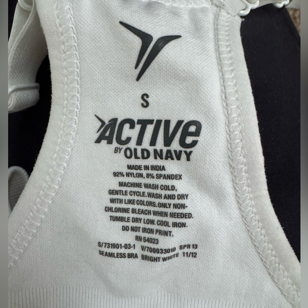 Old Navy Active Sports Bra White Racerback Spandex Adjustable Straps - Picture 5 of 6
